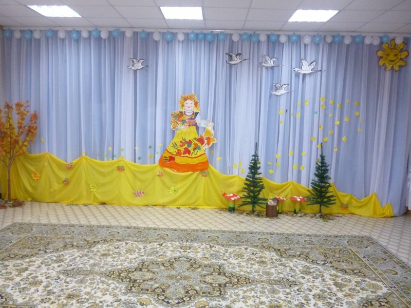 Украшение зала осень в детском саду