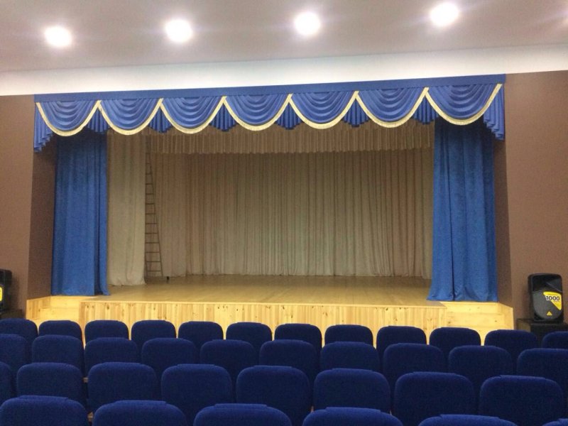 Шторы для сцены актового зала