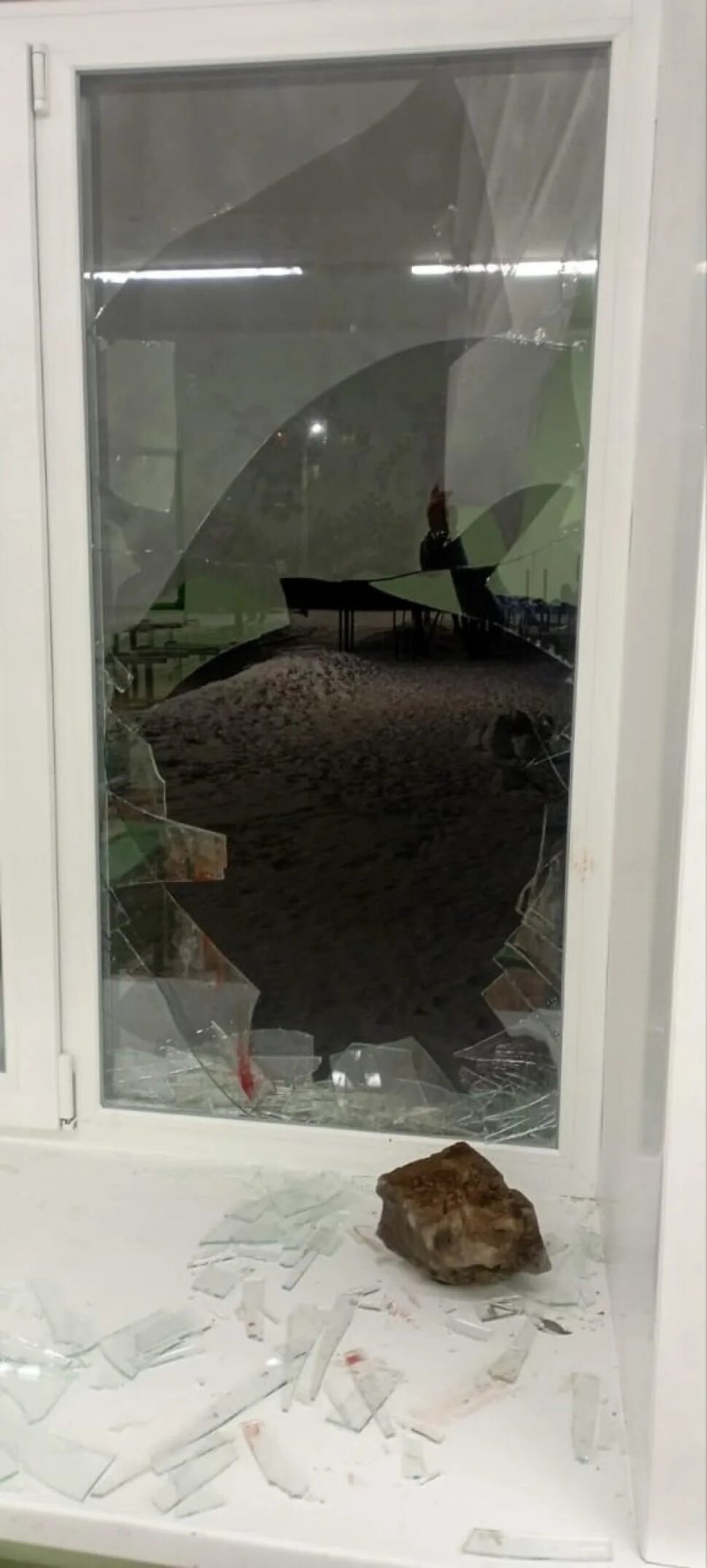 Разбитое окно в квартире