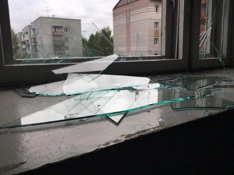 Разбитое окно в квартире