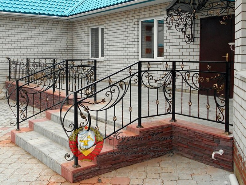 Кованые перила на крыльцо