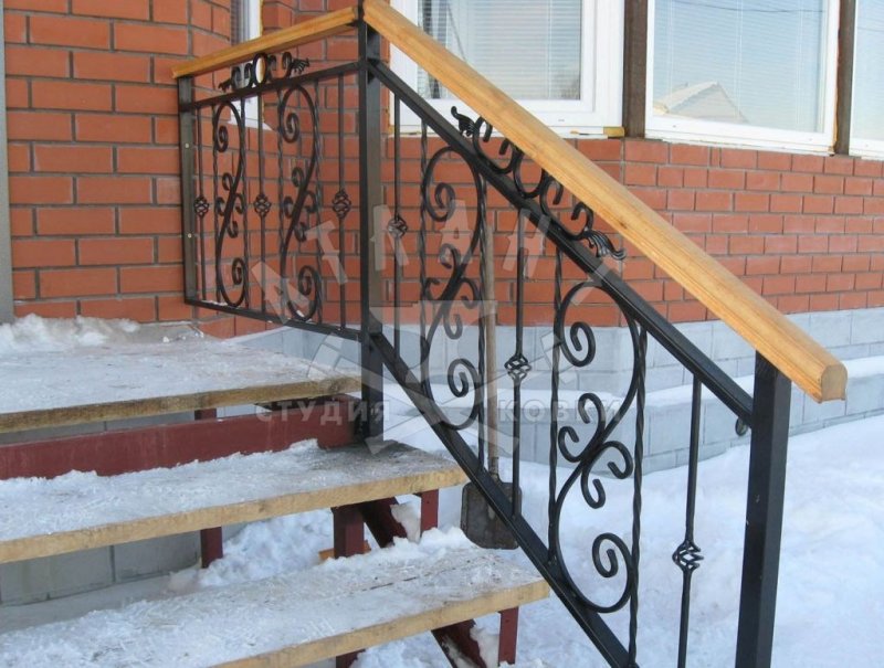 Перила металлические для крыльца