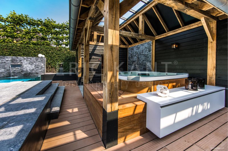 Jacuzzi aura plus