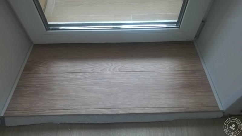 Порожек на балкон из ламината