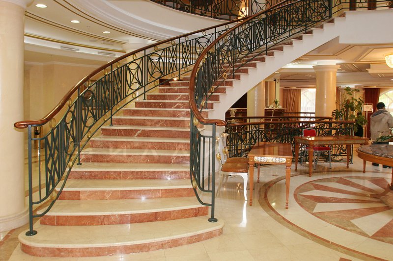 Лестница из мрамора