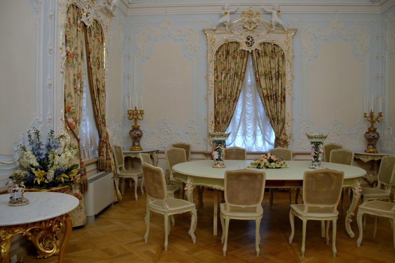 Большой меншиковский дворец в ораниенбауме