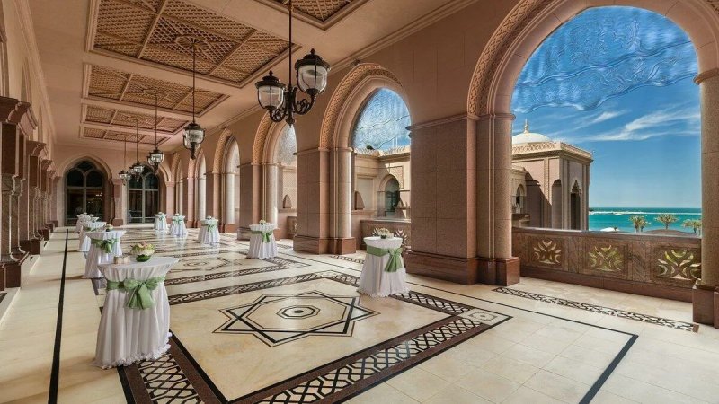 Emirates palace в абу даби