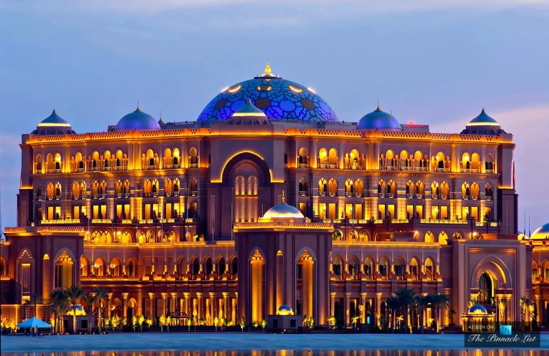 Emirates palace в абу даби