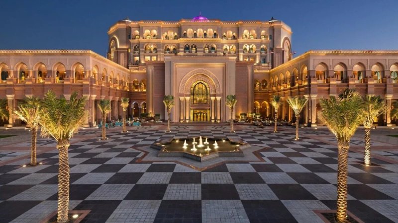 Emirates palace в абу даби