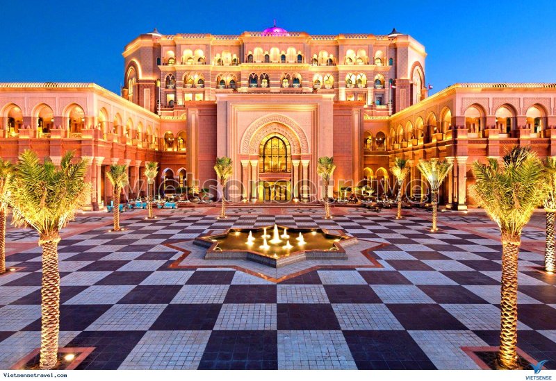 Emirates palace в абу даби