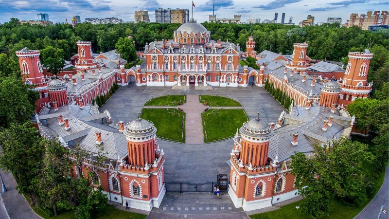 Петровский путевой дворец в москве