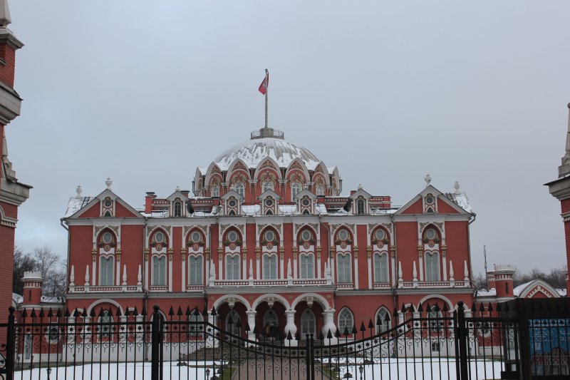 Петровский путевой дворец в москве