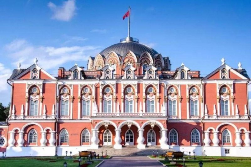 Петровский путевой дворец в москве