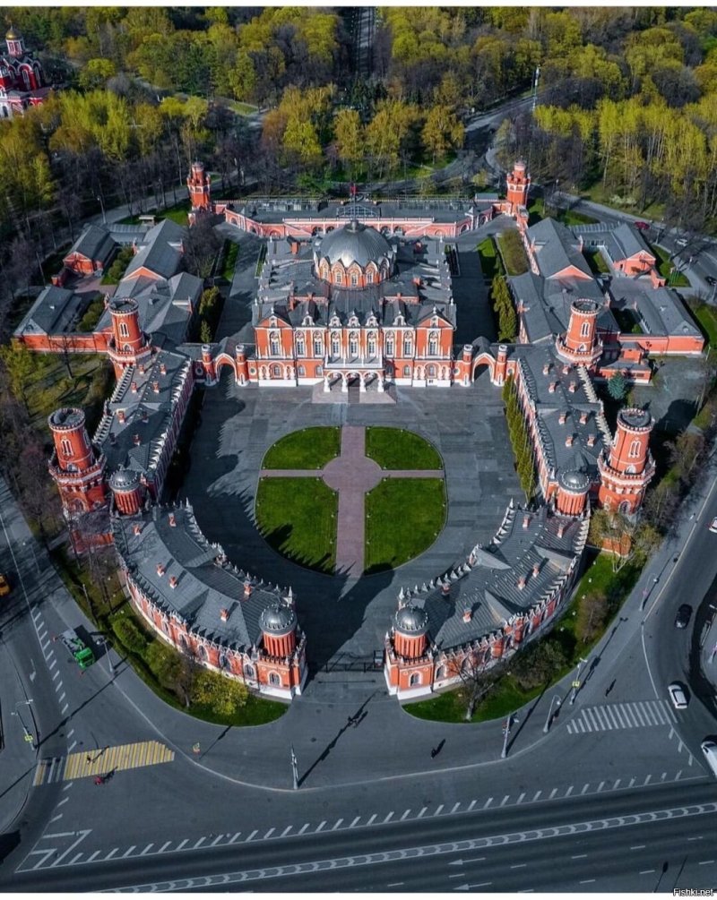 Петровский подъездной дворец в москве