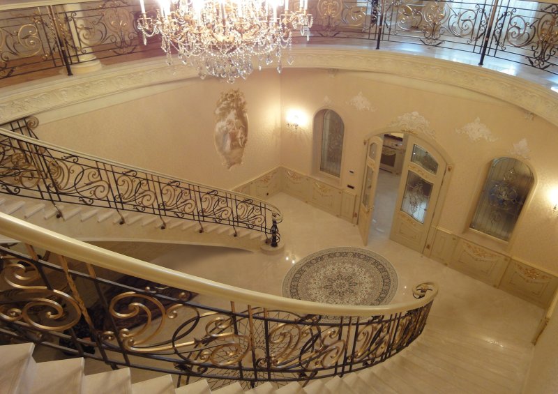 Мраморная лестница метрополь