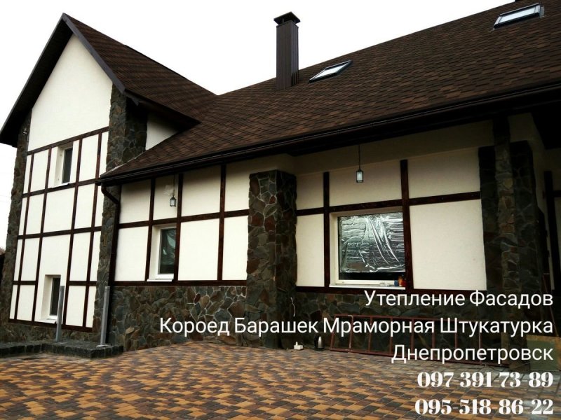Фасад дома из камешковой штукатурки