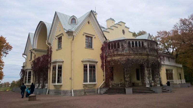 Дворец коттедж в парке александрия в петергофе