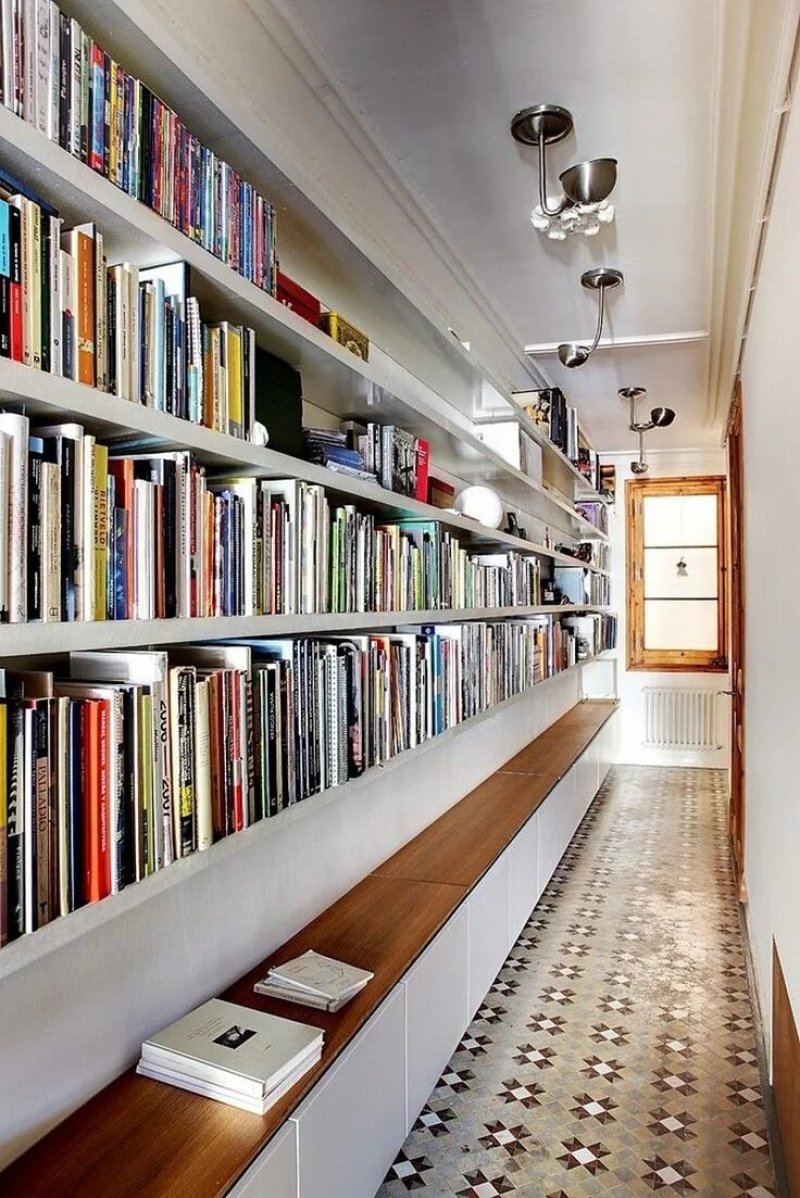 Современная книжная полка