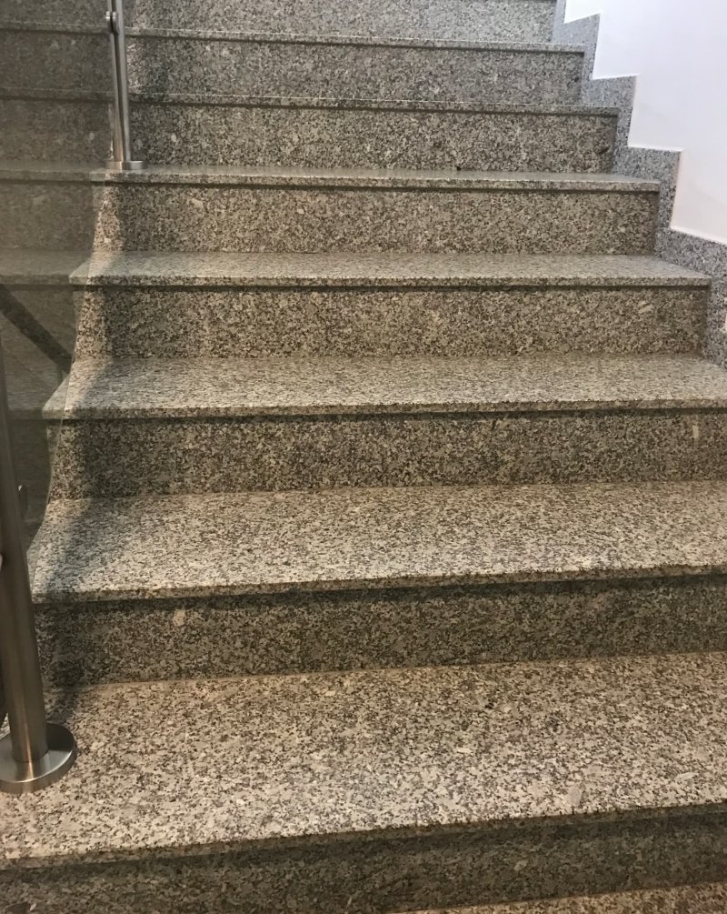 Куртинский гранит ступени
