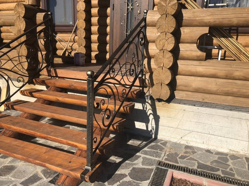 Кованые перила на крыльцо