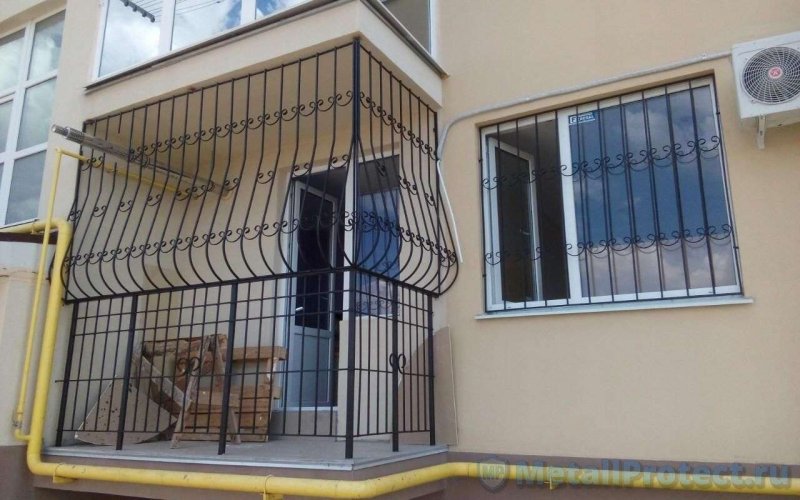 Решетка на окно металлическая
