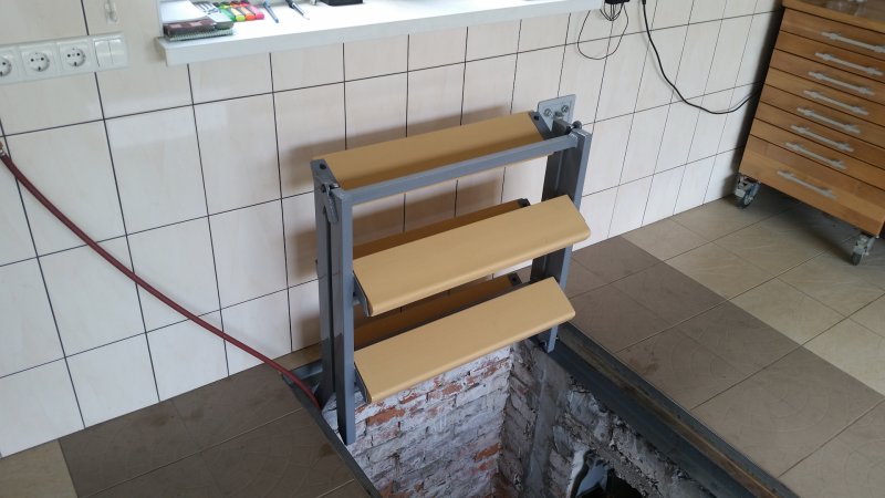 Ступени в смотровую яму в гараже