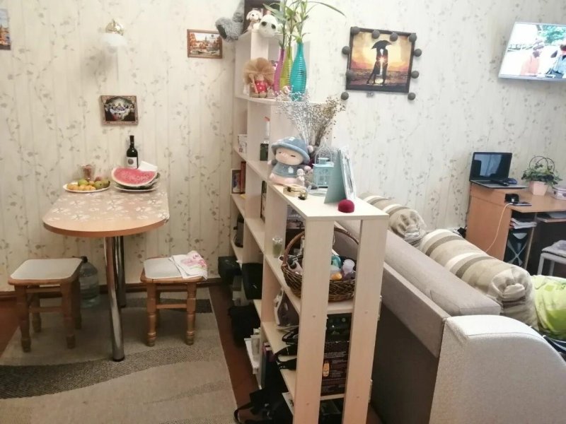 Стеллажи с полками