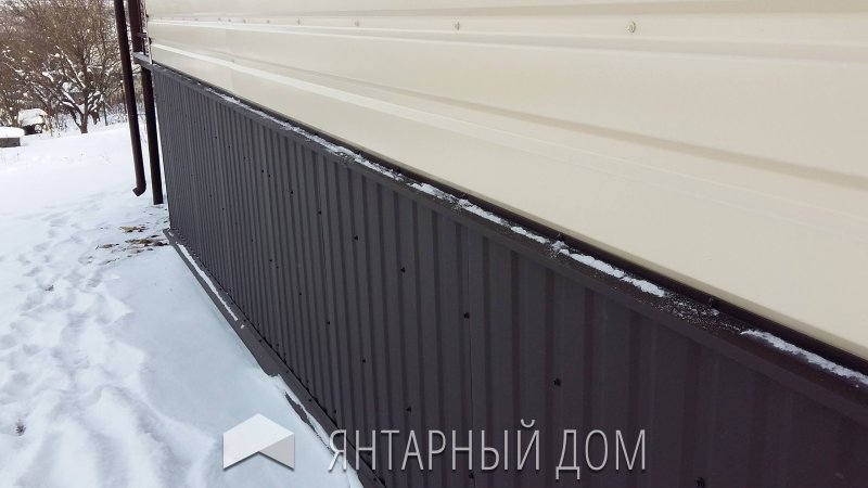 Обшивка цоколя профлистом