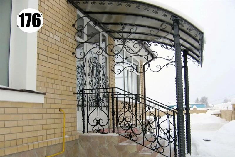 Козырьки над крыльцом частного дома из металла