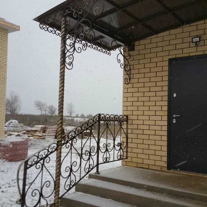 Кованые козырьки над крыльцом