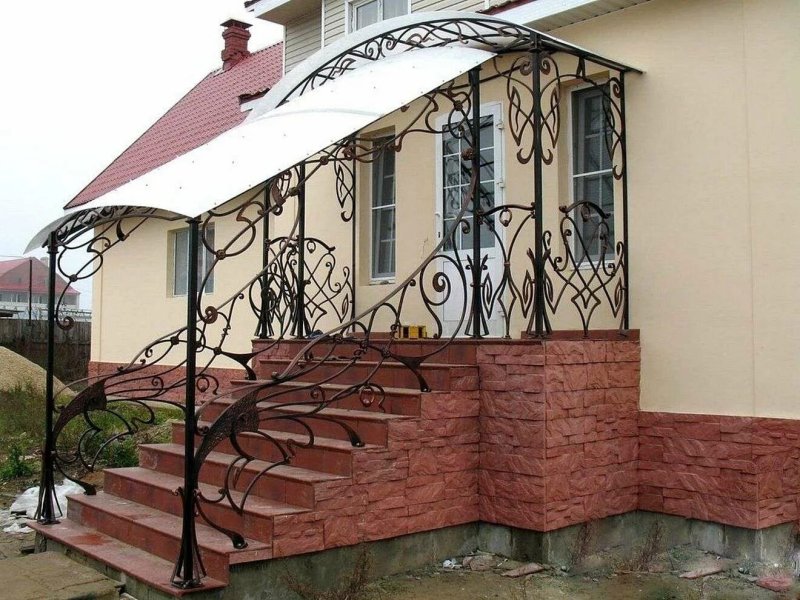 Кованые козырьки над крыльцом