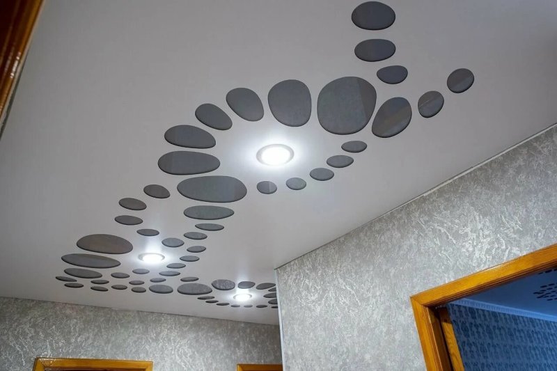 Резные потолки apply