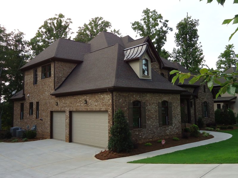 Roof shingle