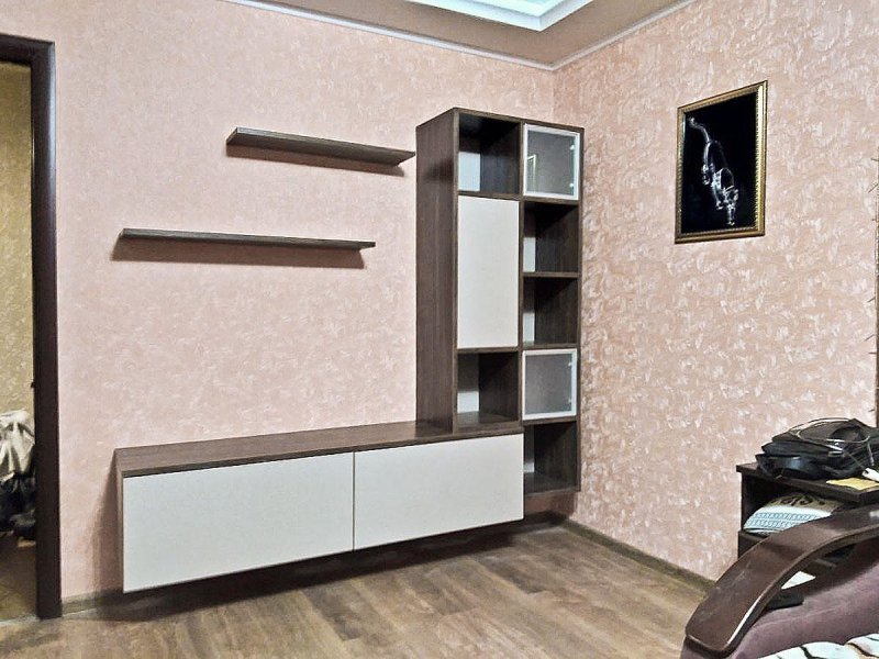 Угловая стенка в гостиную