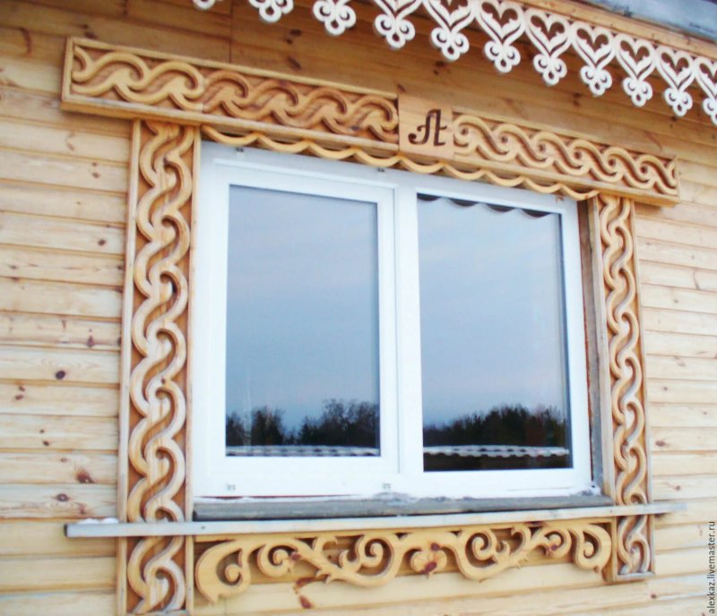 Прорезная домовая резьба наличники