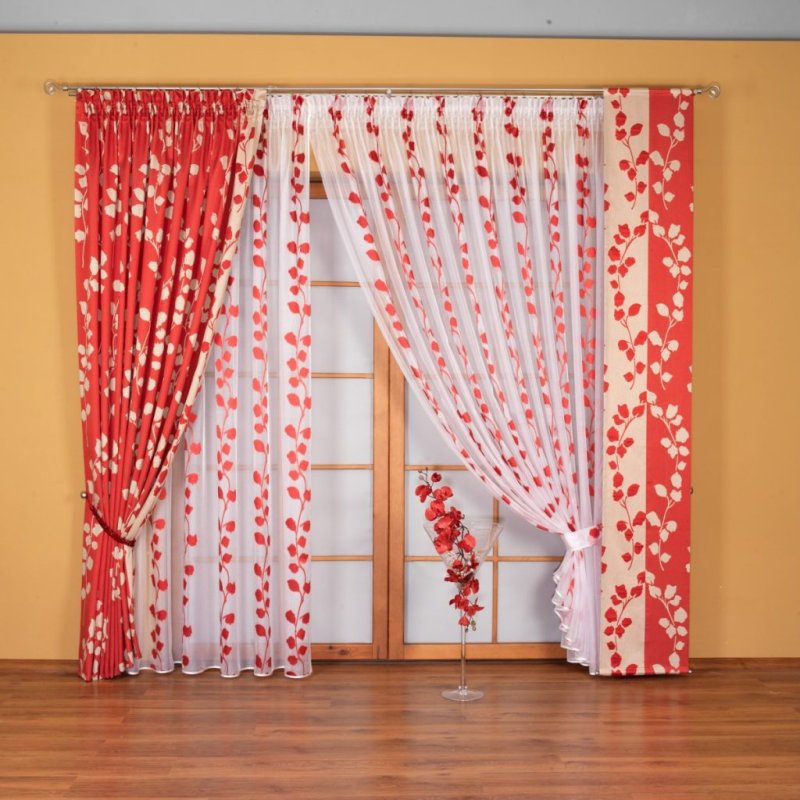 Шторы с красными