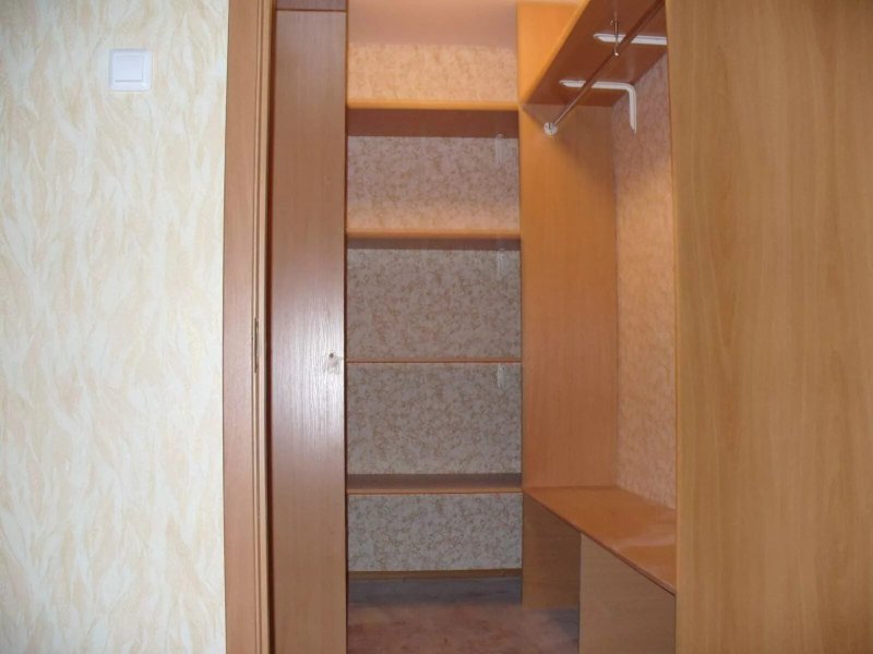 Гардеробная из кладовки в панельном доме