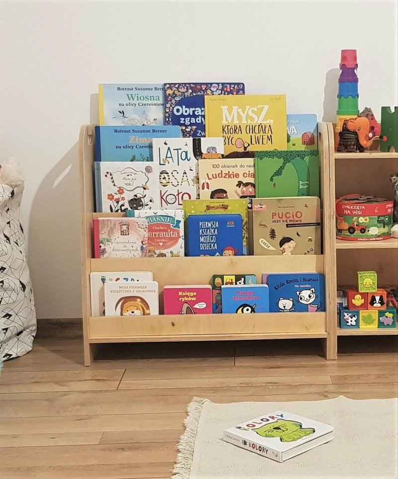 Книжная полка монтессори