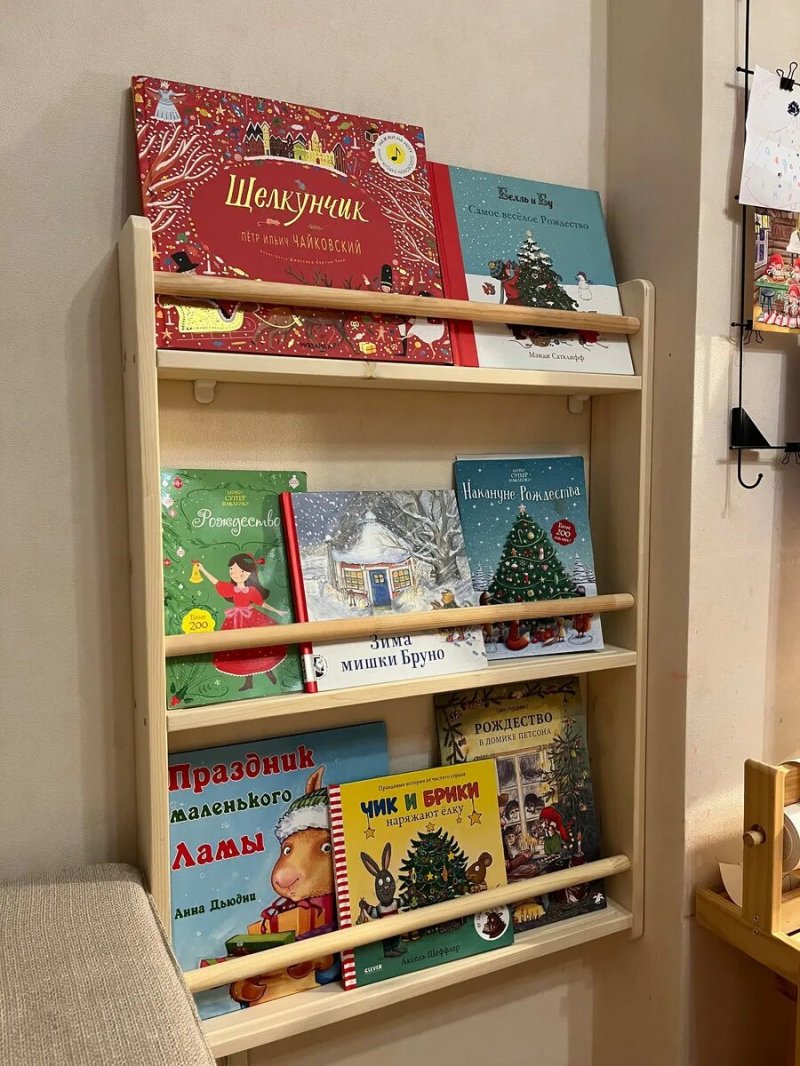 Детская книжная полка монтессори