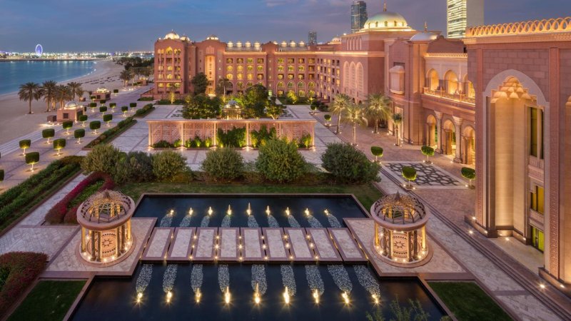 Emirates palace в абу даби