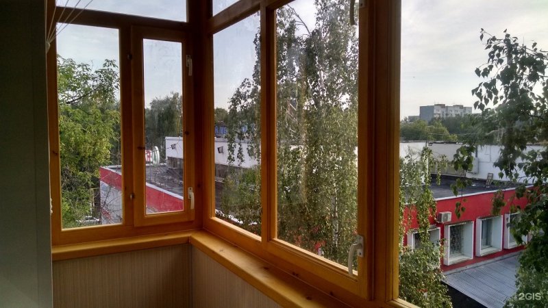 Остекление балкона деревянными рамами