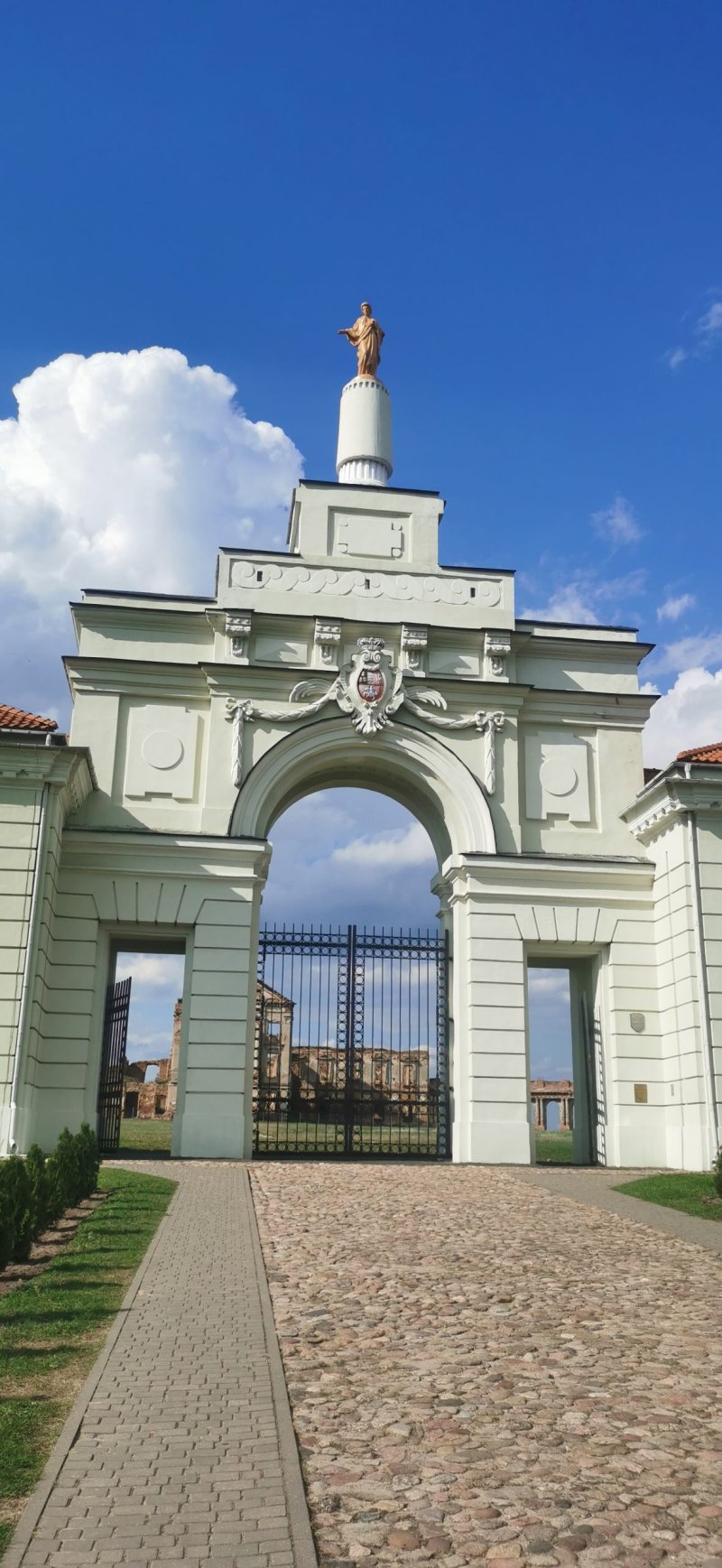Дворцовый комплекс сапег в ружанах