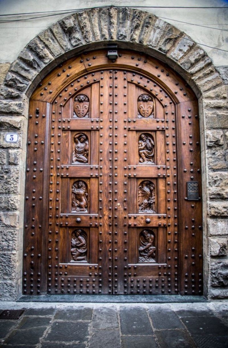Старинная дверь