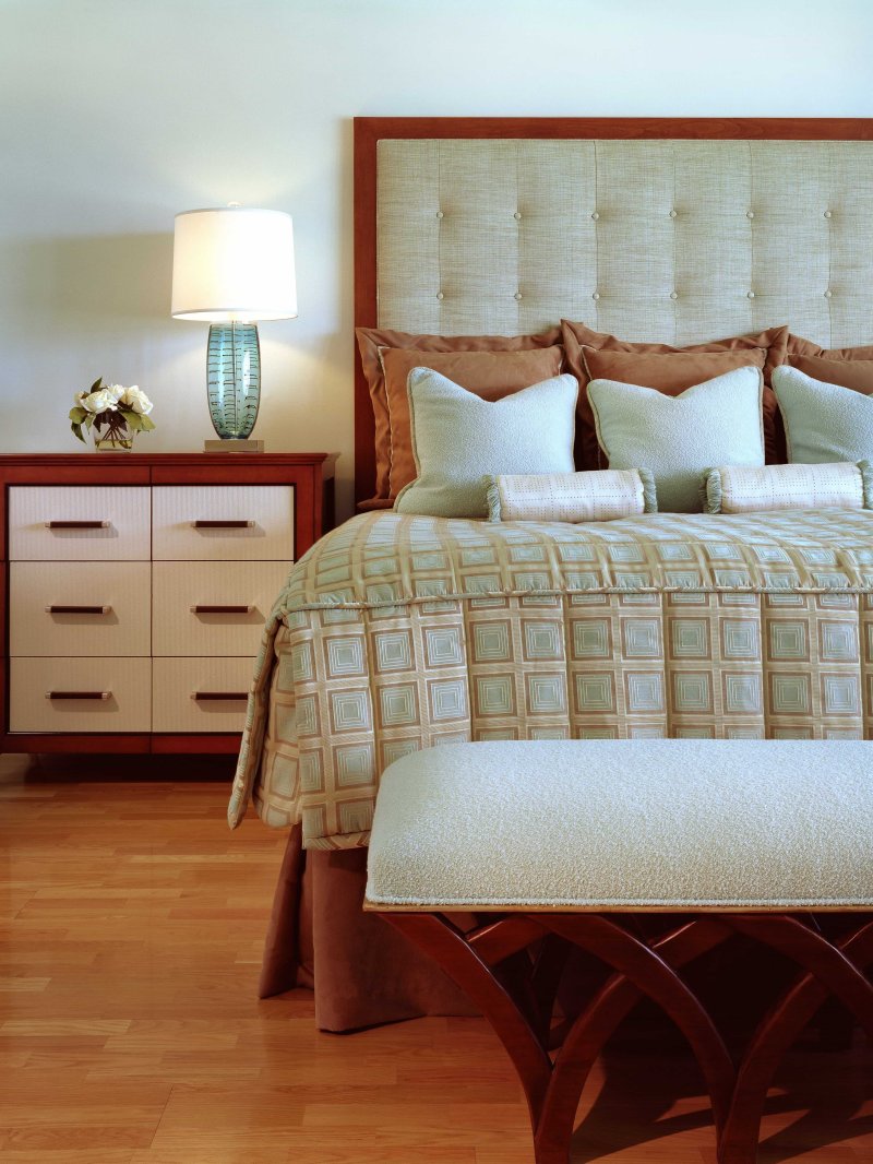 Кровать tufted headboard
