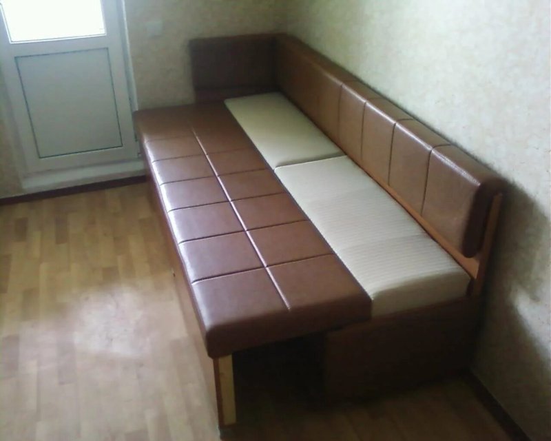 Кухонные диваны со спальным местом для маленькой кухни