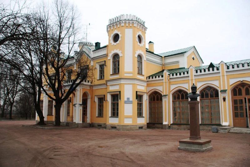 Львовский дворец в стрельне
