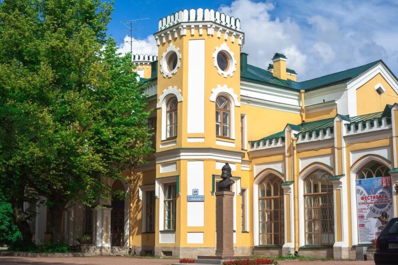 Львовский дворец в стрельне