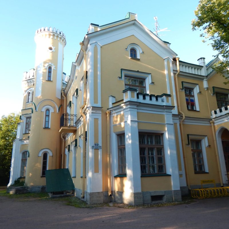 Львовский дворец в стрельне