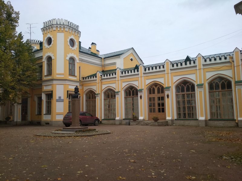 Львовский дворец в стрельне