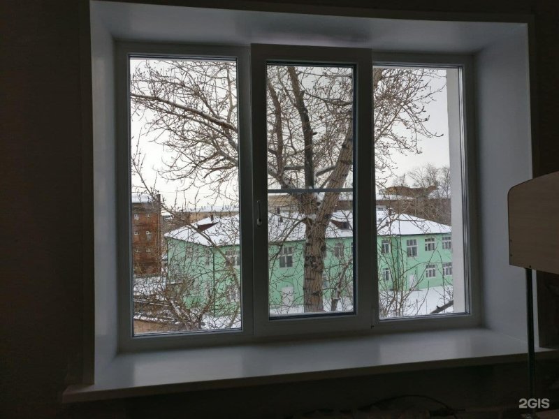 Трехстворчатое пластиковое окно